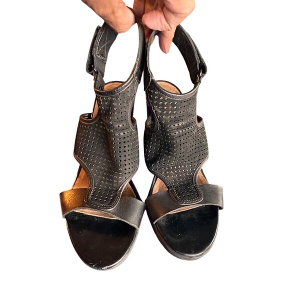 Clarks Size 7.5  Black Perforate High-Heel Sandals Women’s - Picture 2 of 11
